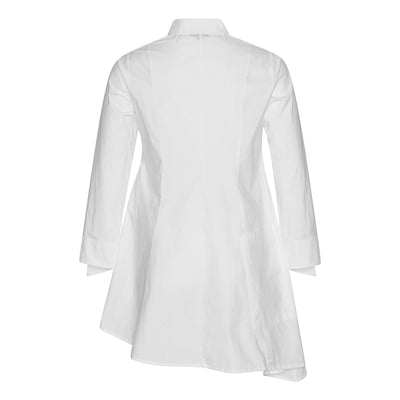 Asymmetric shirt with stretch.